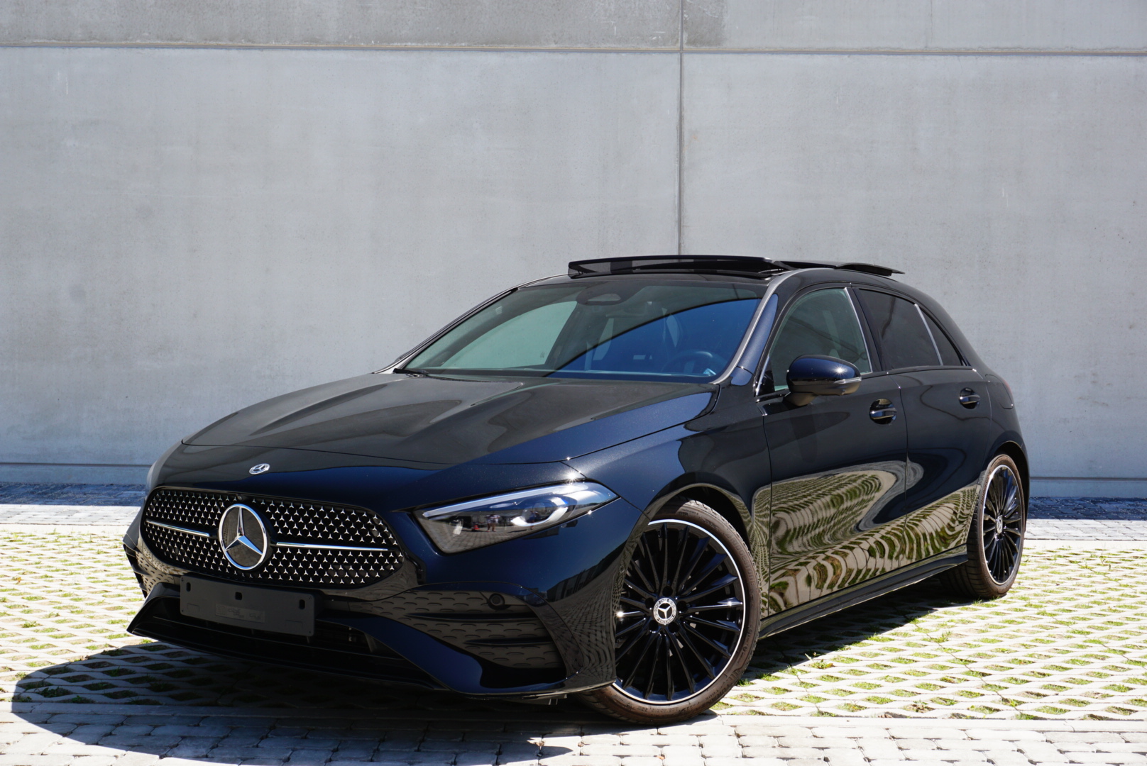 MERCEDES-BENZ A180 AMG-LINE