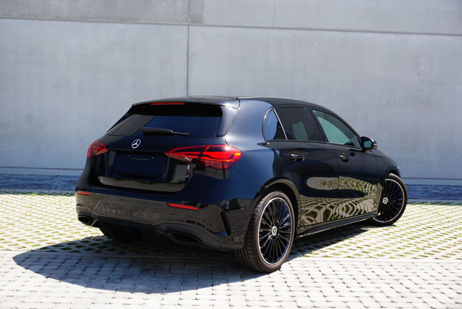 MERCEDES-BENZ A180