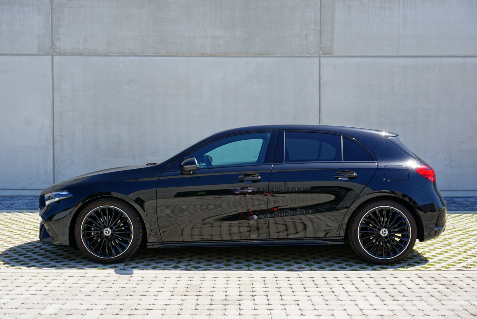 MERCEDES-BENZ A180