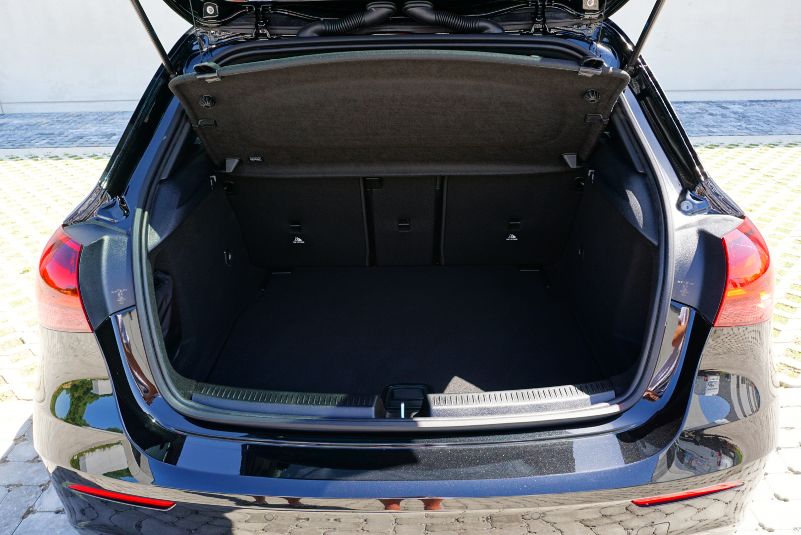 MERCEDES-BENZ A180