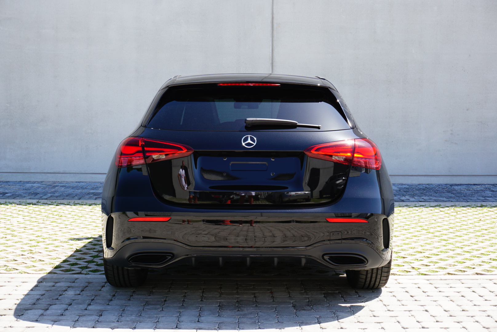 MERCEDES-BENZ A180