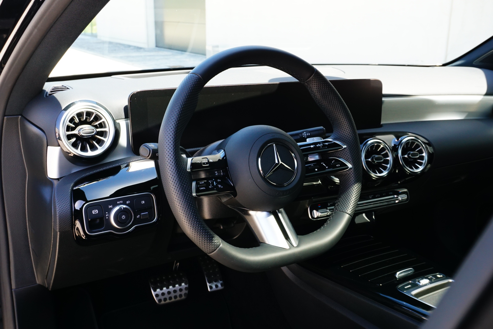 MERCEDES-BENZ A180