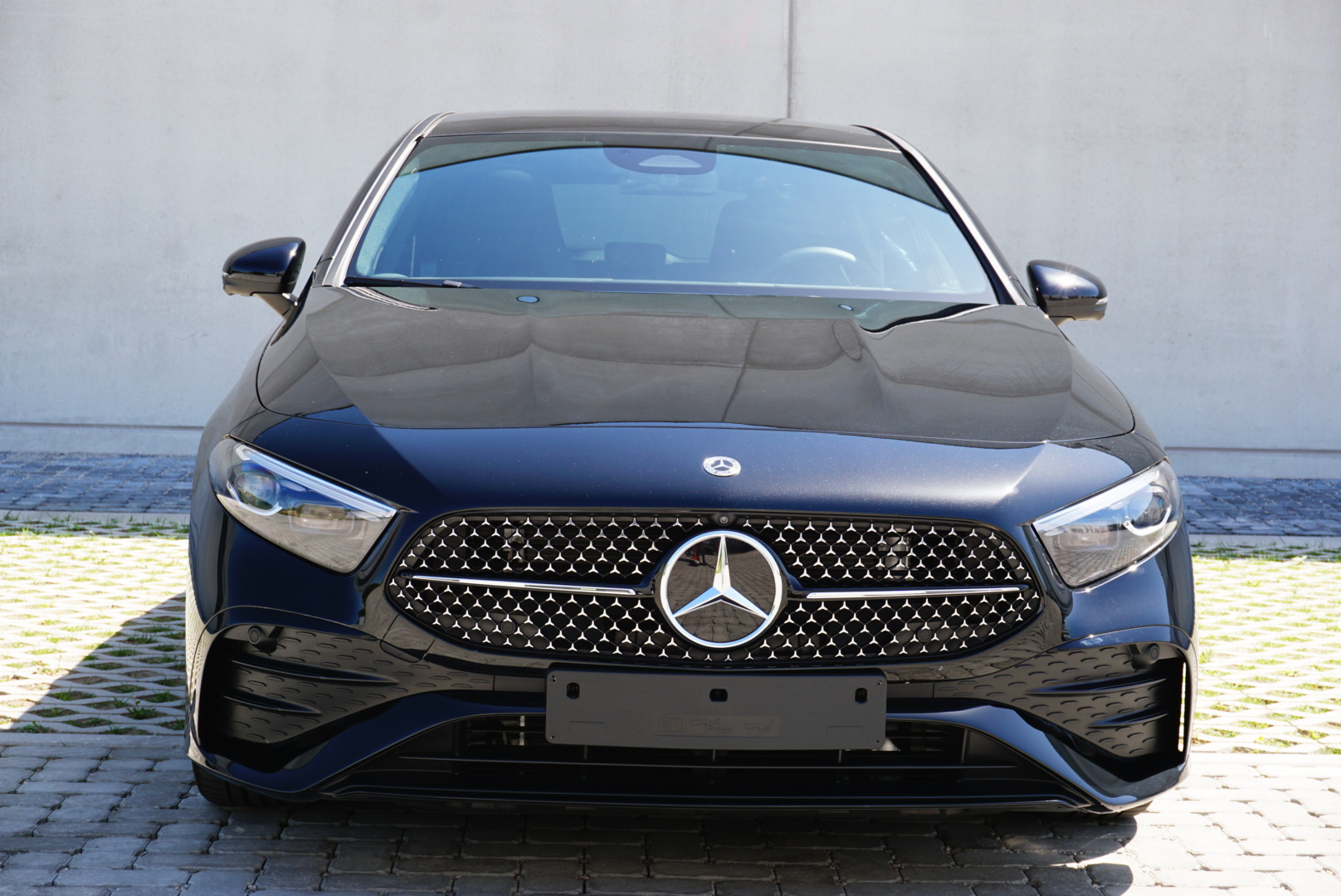 MERCEDES-BENZ A180